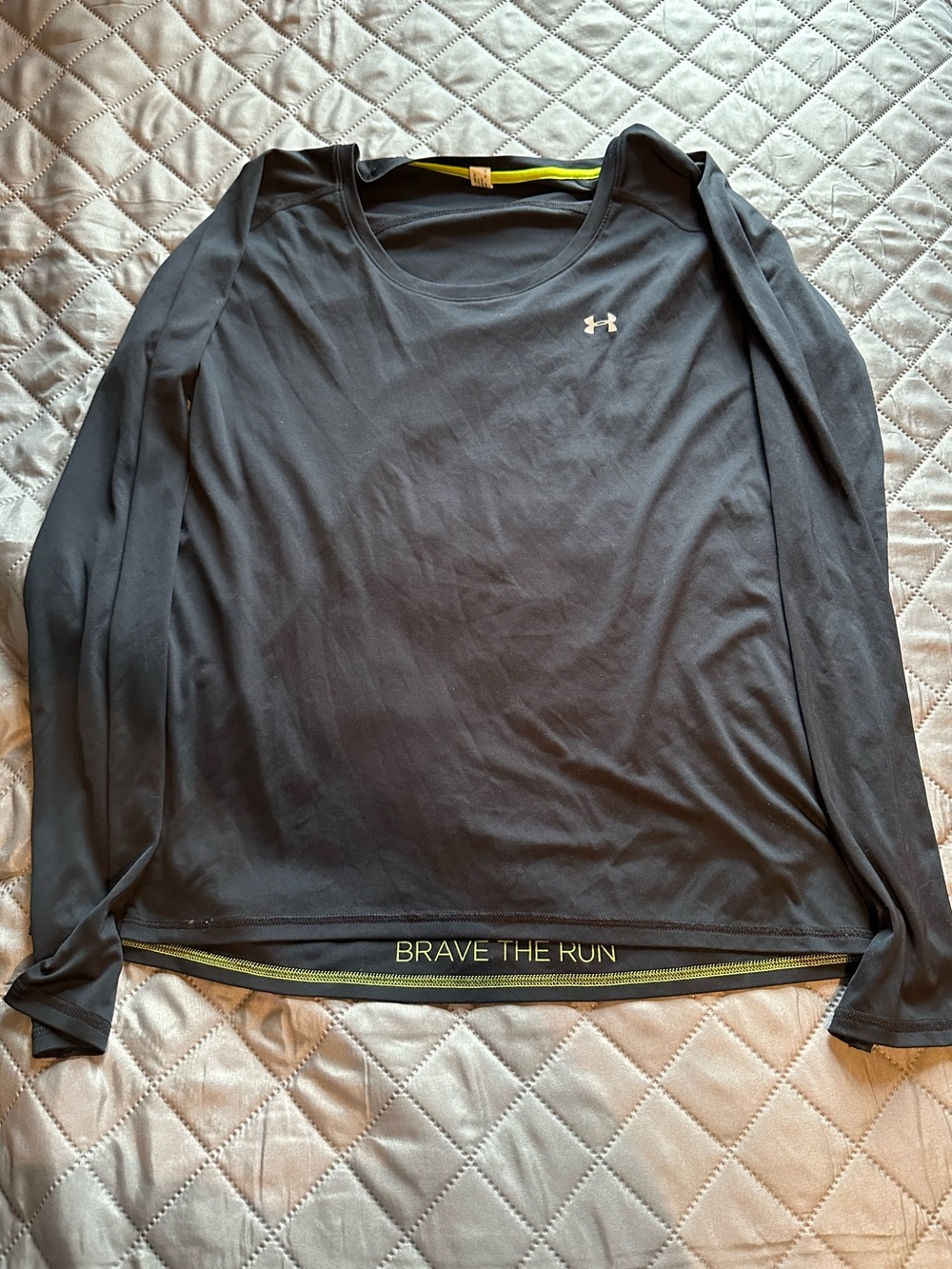 Under Armour Brave The Run black long sleeve athletic top women’s large
